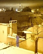 Mesudiye köyü kış manzarası — karlı evler ve cami minaresi gece görünümü