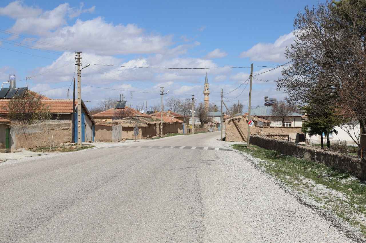 Mesudiye köy içi — evler ve minare